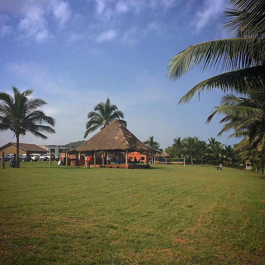 Sankofa Beach House Hotel Kokrobite Exterior photo