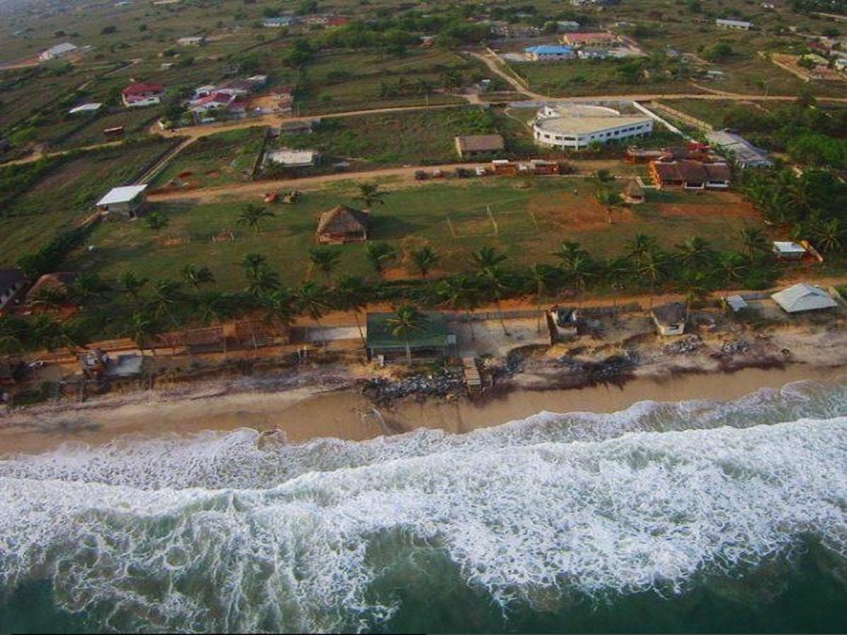 Sankofa Beach House Hotel Kokrobite Exterior photo